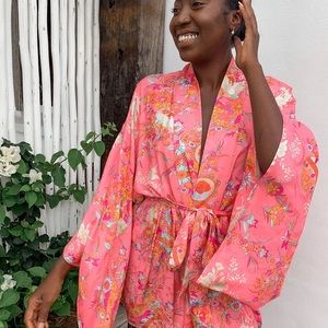 Spell Leo short robe S/M NWT